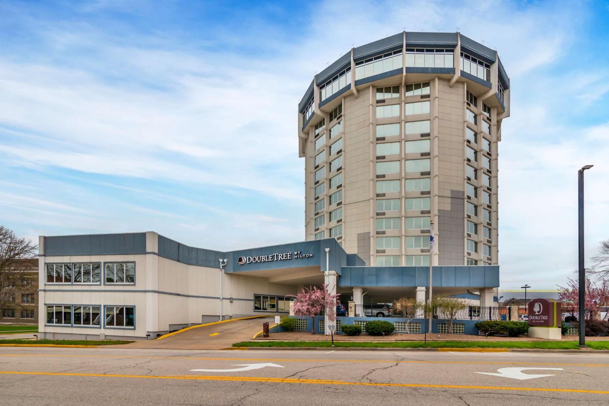 Doubletree By Hilton Jefferson City Exterior photo